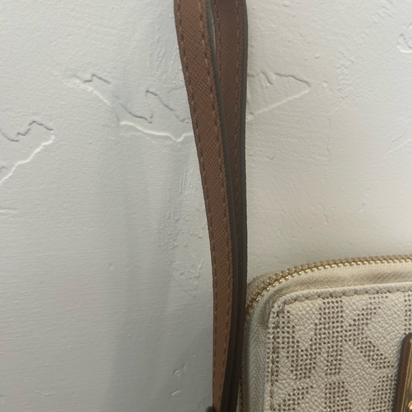 Michael Kors Cream Signature Wristlet Wallet - Picture 5 of 9